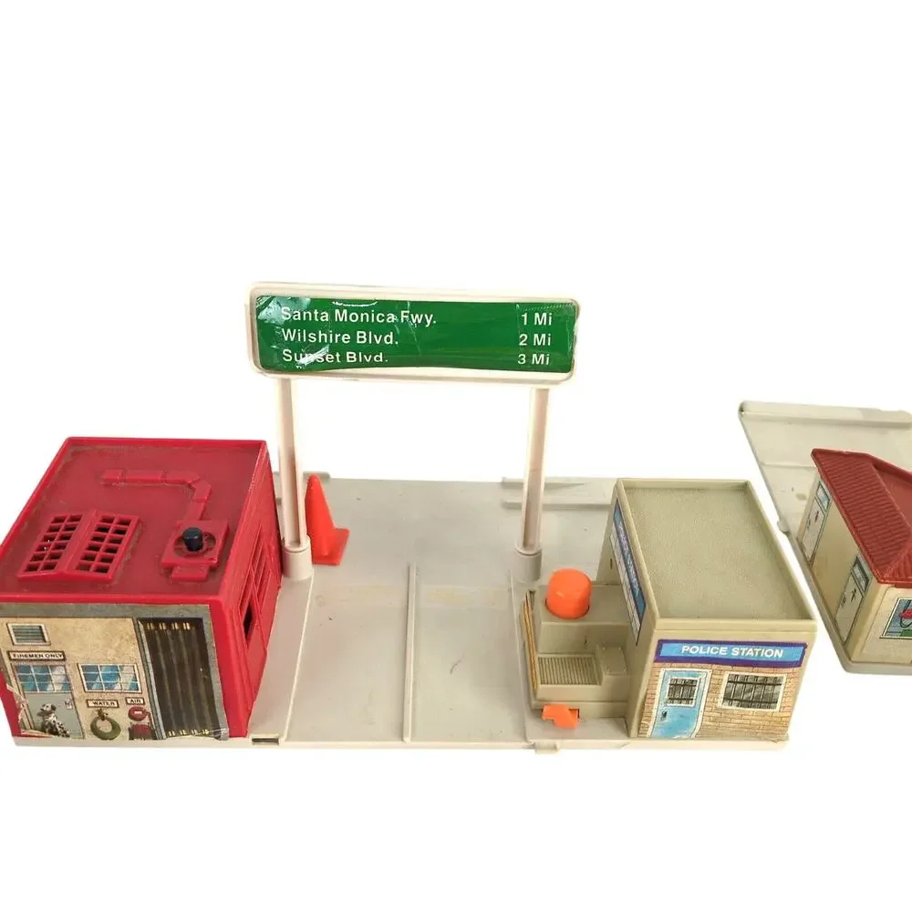 Vintage 1981 Hot Wheels‎ USA Builder Toy Playset Mr Fix-It Police Fire Station